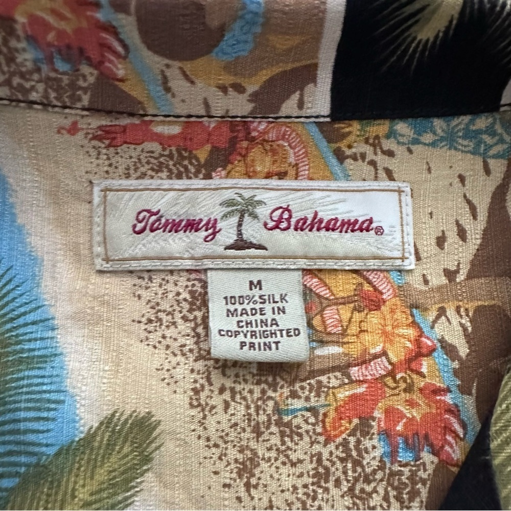 Tommy Bahama Men’s Beach Postcards Silk Hawaiian Camp Button Up Shirt Medium - Picture 3 of 4